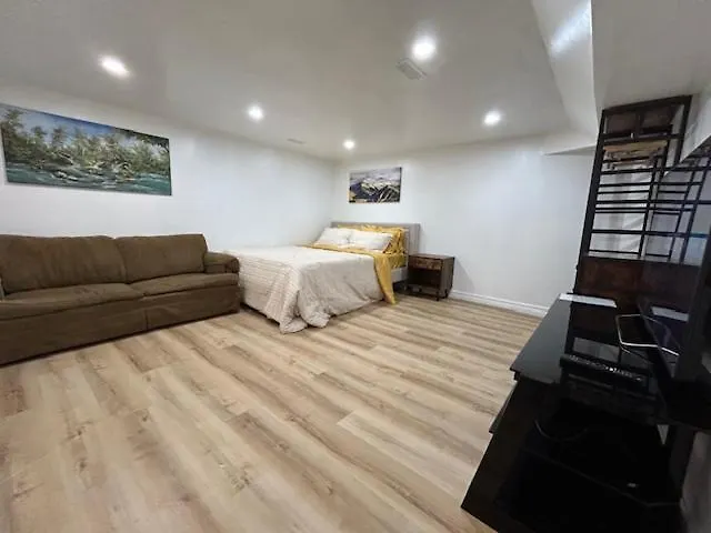 Toronto Cozy Home Retreat 0*,  Καναδάς